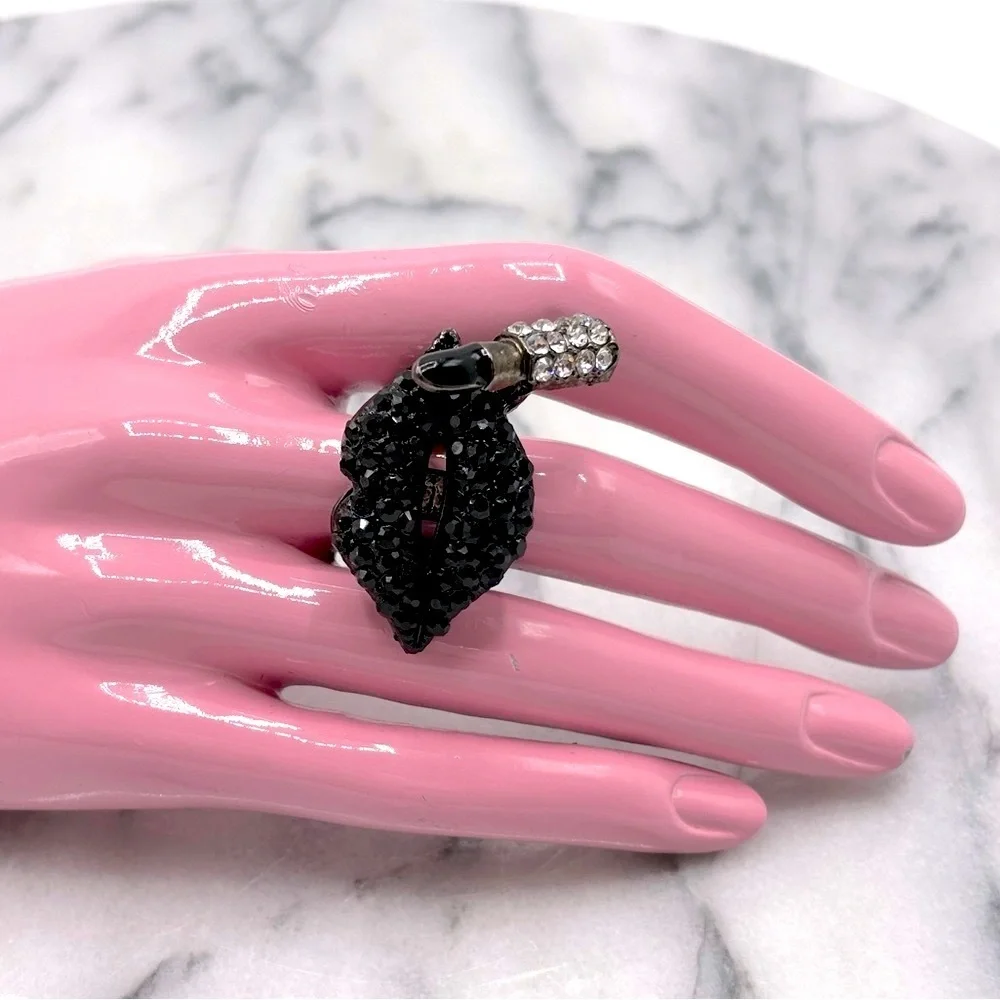 Lips &‎ Lipstick Black Crystal Finger Fashion Ring